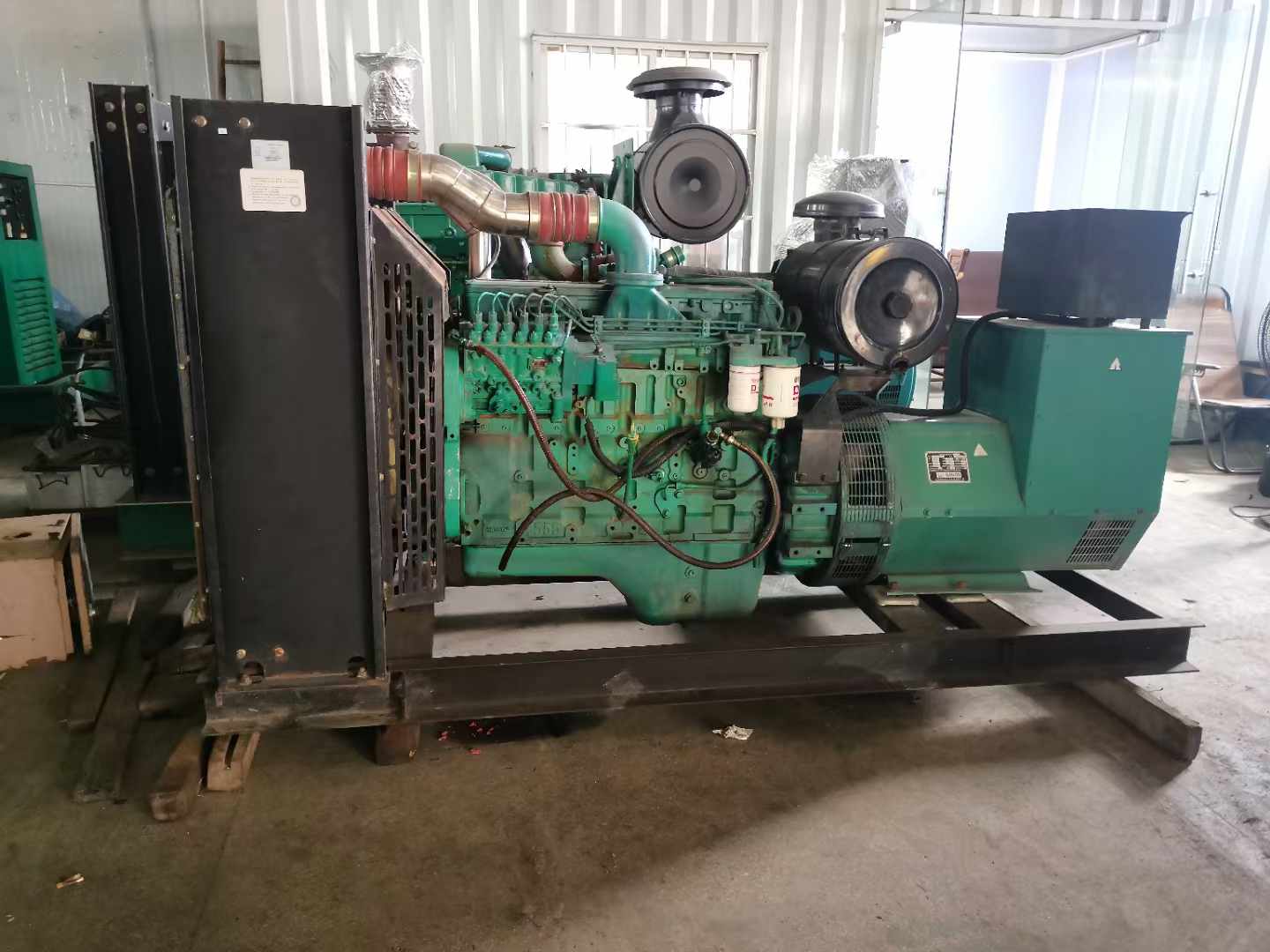 清镇发电机租赁如何确定电缆的承载电流是否在安全范围内？