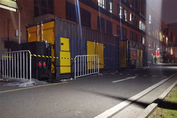 清镇柴油发电机组的输出电压是如何调节的？