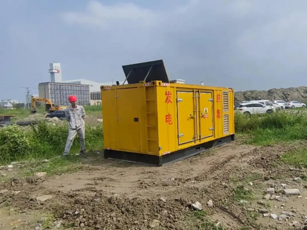 清镇200KW柴油发电机机组每小时的油耗量受哪些因素影响？